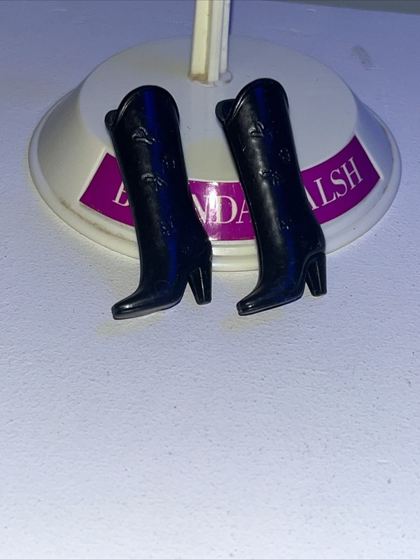 Beverly Hills 90210 Brenda Walsh Fashion Doll Black Boots Shannen Doherty Barbie