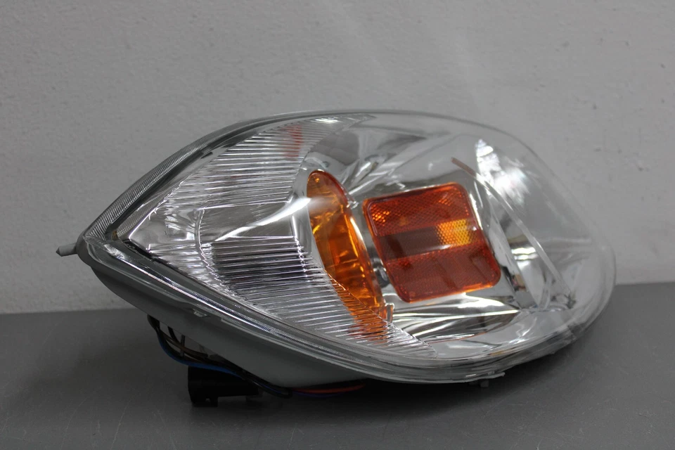 2005 2010 CHEVROLET COBALT G5 RIGHT SIDE HEADLIGHT - Image 2 of 4