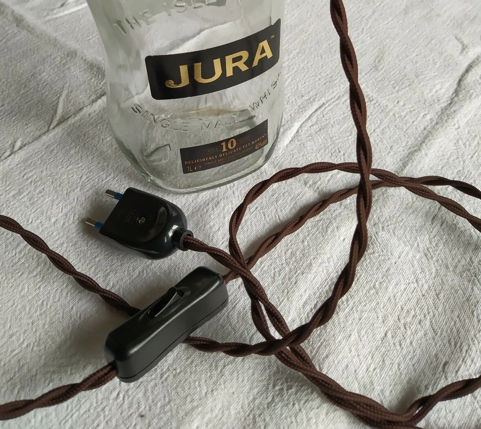 Lampada artigianale bottiglia whisky Isle of Jura - grande da 1 litro - Immagine 2 di 2