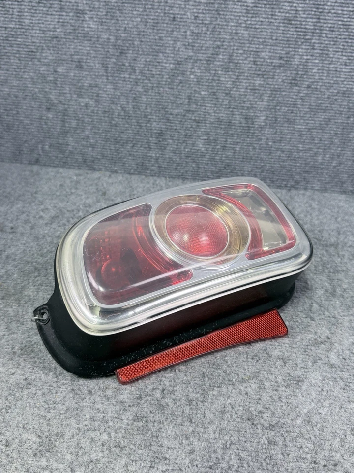 Conjunto de luz trasera derecha MINI Cooper Clubman 2011-2014 OEM (lado del pasajero) Foto 2 de 4