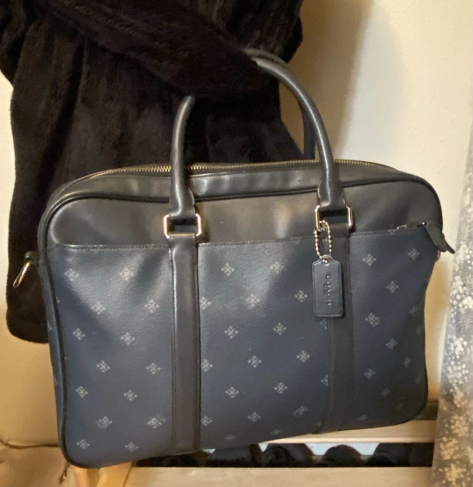 Calzoncillo Coach F27456 Perry Slim Convertible con Estampado de Foulard de Diamante Cuero Azul Foto 3 de 4