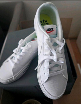 Nike Jugendliche Sneaker Low Top weiß Schnürung Sportschuh EU 37,5