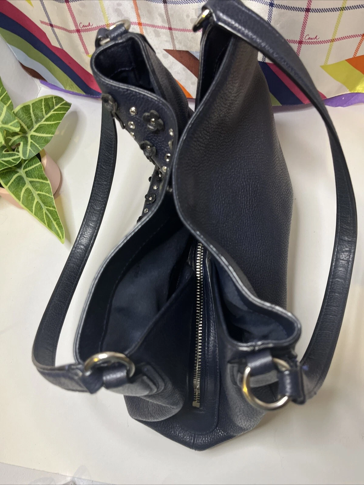 Borsa a tracolla Coach Edie 31 in pelle marina con rivetti floreali 38077