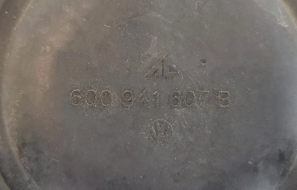 2007-2014 2016-2020 AUDI TT QUATTRO - Cubierta de faro / TAPA SE ADAPTA A OTROS Foto 2 de 4