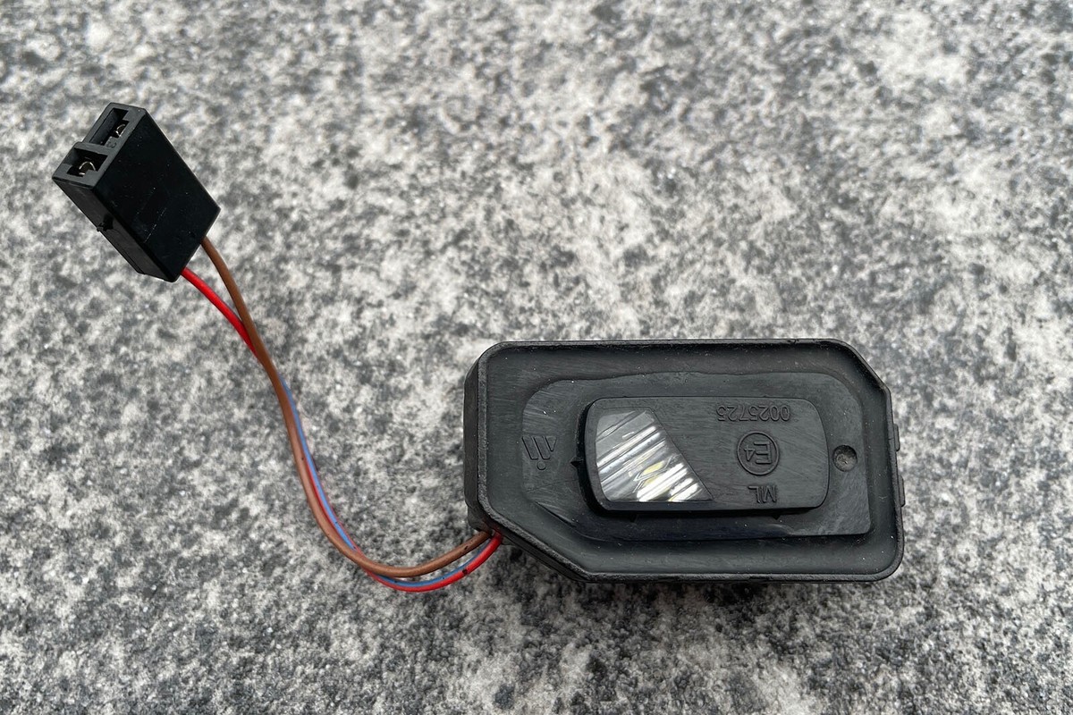 Mercedes-Benz E W213 Left DOOR EXTERIOR MIRROR PUDDLE LAMP