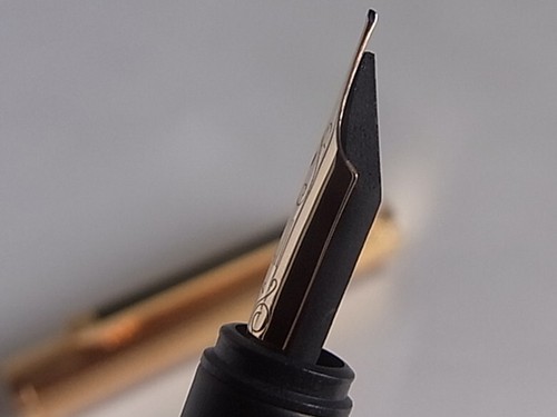 Dunhill Fountain Pen 14K EF Nib Gold Plated Barley Black Line Clip - Picture 10 of 12