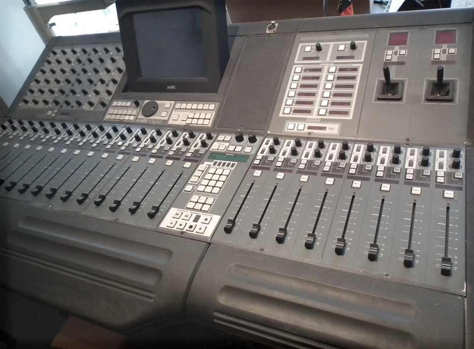 AMEK  DMS digital analog Mischpult 48 Kanal