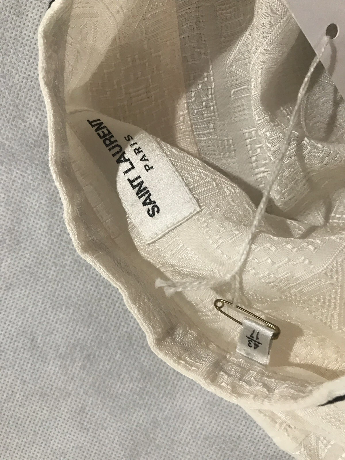 SAINT LAURENT (YSL) Tunica uomo stringata Saint Laurent. 43 XL. $990