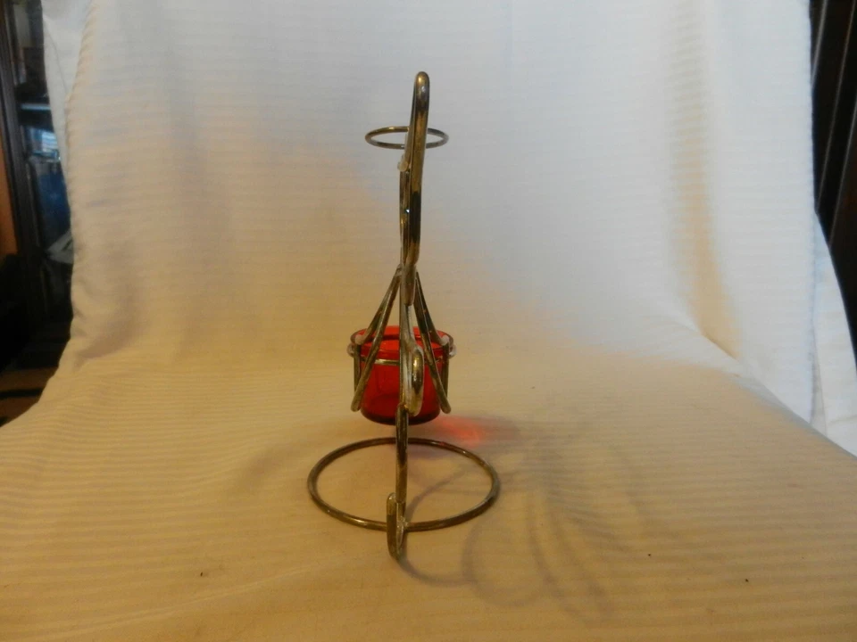 Estatueta de anjo fio de metal tom dourado suporte de vela luz de chá, vidro vermelho 7" de altura - Imagem 4 de 4