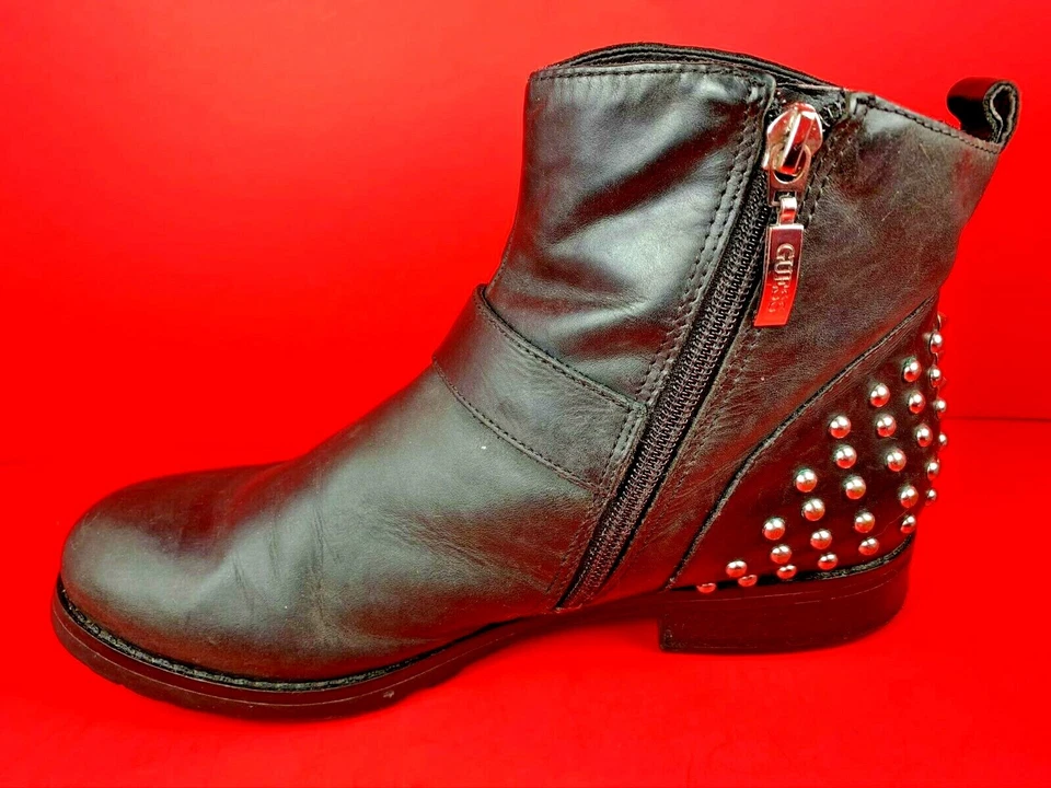 BOTINES MUJER GUESS CUERO NEGRO CREMALLERA LATERAL CLAVOS TACHONADOS ~ TALLA 7 1/2 Foto 4 de 4