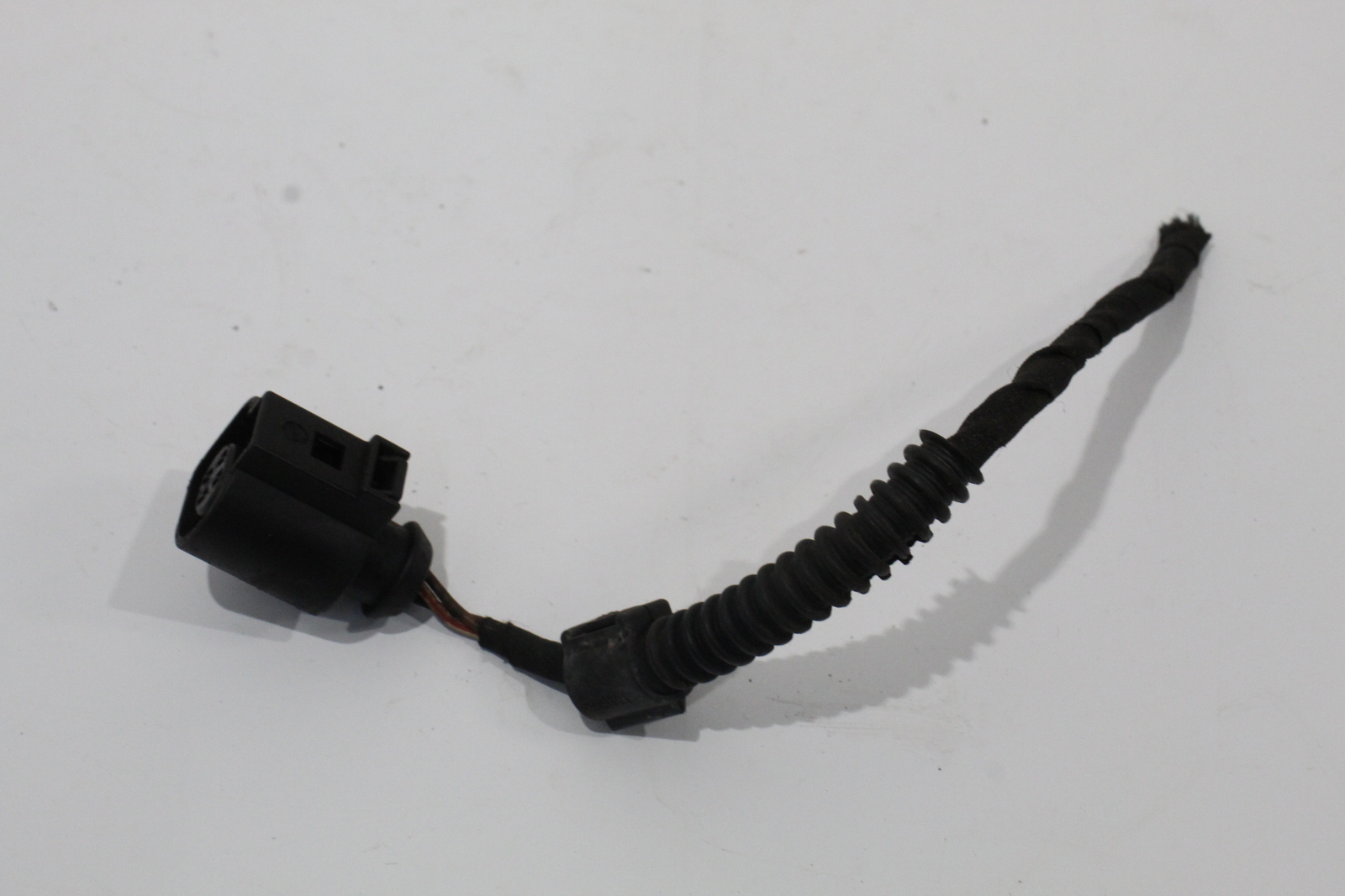audi-a4-8e-b6-4-pin-wiring-connector-and-short-length-of-wire-4b0973712