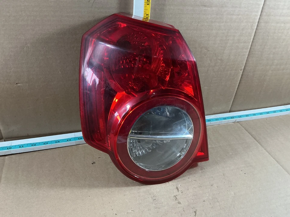 Luz trasera izquierda del lado del conductor Chevrolet Aveo5 2009-2011 hatchback Foto 3 de 4