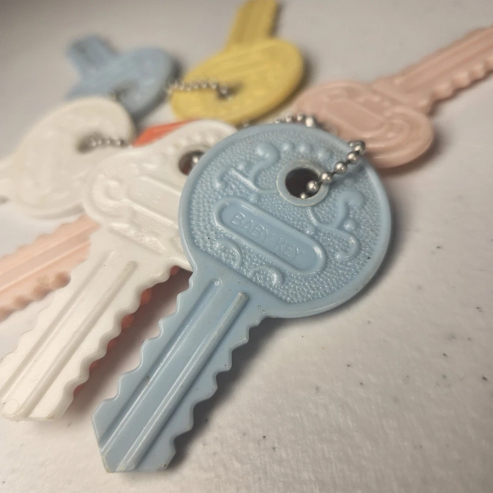 Vtg MCM Baby Teething Keys BABY WORLD CO. INC 1950s Chain Retro - Image 2 of 3