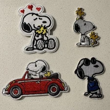 （Set of 4) Peanuts Snoopy Embroidered Patches *Iron on or Sew on
