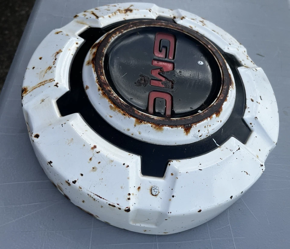 (1) 69-75 GMC Dog Dish 10 1/2" HUBCAP 1969-1975 C10 Truck 1/2 Ton 15" White C15 - Image 3 of 4