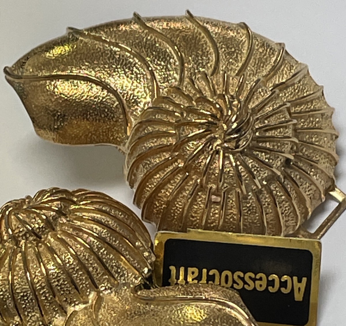 ACCESSOCRAFT NYC NEW YORK CITY GOLD TONE SEASHELL FIGURAL 