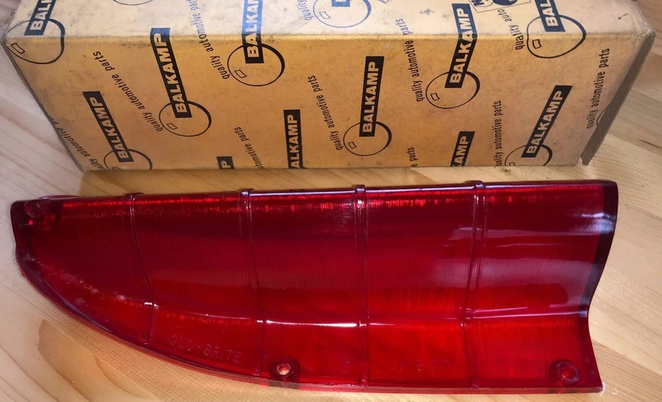 Lente de lámpara trasera izquierda Oldsmobile Standard 88 Balkamp NOS Glo-Brite 3-8088 LH577 Foto 2 de 4