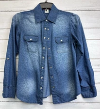 Red Tulips Top Womens Large Chambray Snap Pockets Sleeveless Denim Fitted Collar