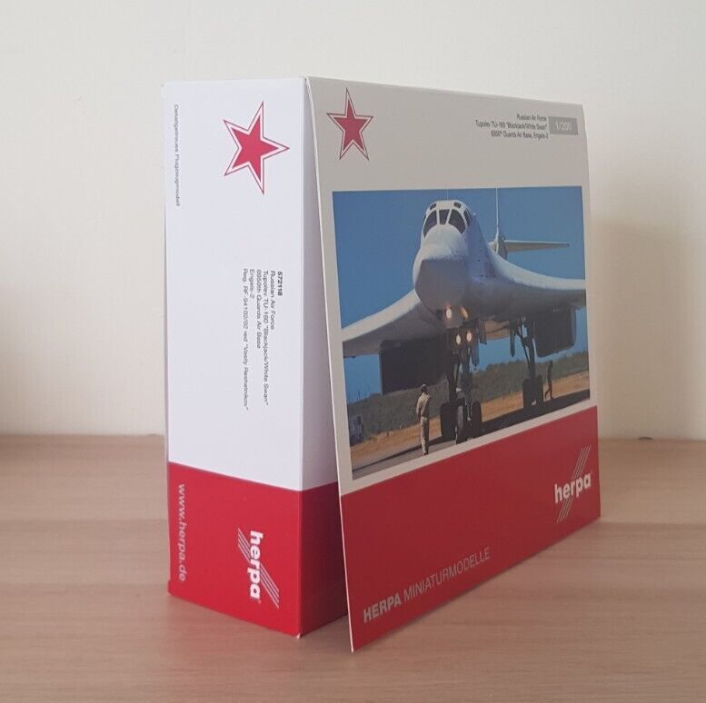 Herpa 1/200 572118 Tupolev Tu-160 Blackjack Russian Air Force