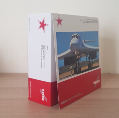 Herpa 1/200 572118 Tupolev Tu-160 Blackjack Russian Air Force