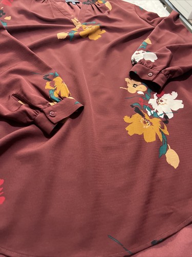 Madison Curvy Tunic Blouse Abstract Floral Art To Wear 3X V Neck Hi Low Hem - Picture 4 of 10