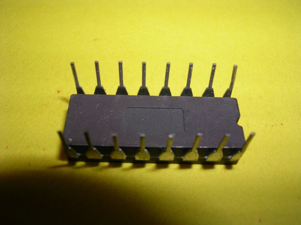 Advanced Micro Devices (AMD) AM3101ADC - Second Source for Intel 3101 / 3101A - Image 3 of 3