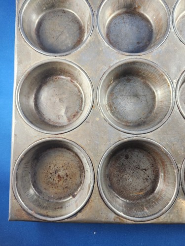 Antique 12 Slot Muffin Tin Cupcake Pan Aluminum - Picture 2 of 8