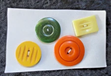 4 RETRO BUTTONS AS NEW