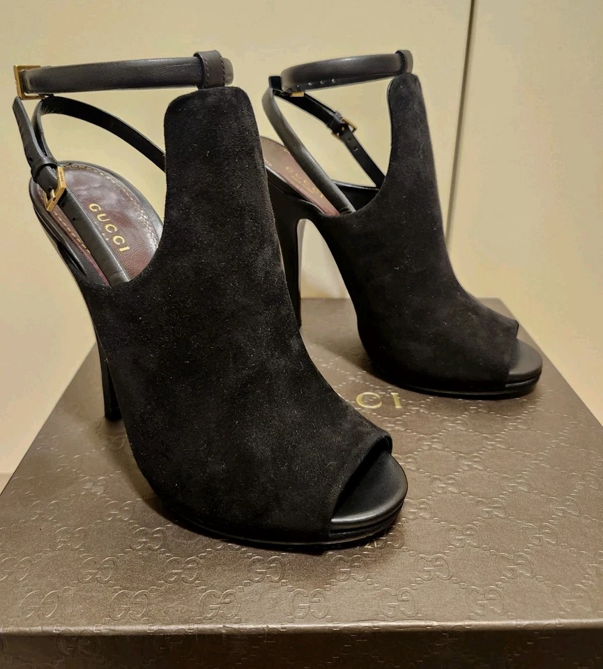 NUEVO EN CAJA Zapatos de salón Gucci negros de gamuza/cuero punta abierta con correa al tobillo talla 8/38,5 $995 Foto 2 de 4