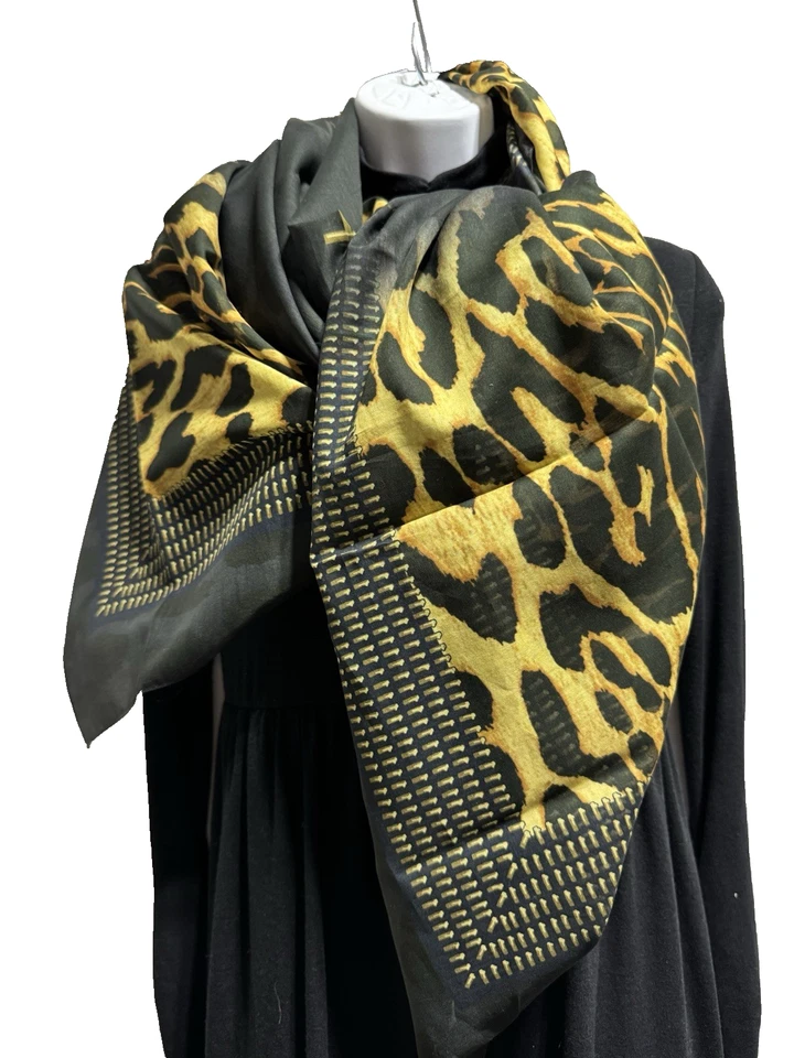 NUEVO Givenchy Logo Leopardo Patrón Dorado Negro 46" Cuello Grande Bufanda Mantón Envoltura Foto 2 de 4