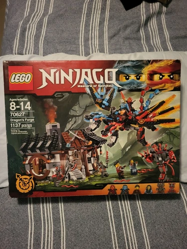 LEGO NINJAGO: Drachenschmiede (70627) Nagelneu Versiegelter Karton Beschädigt