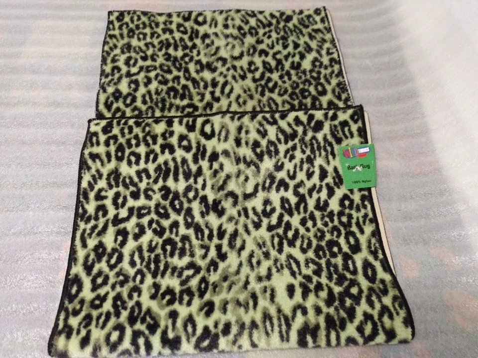 Springmaid two-piece green animal print 22x35 bath rugs folding area age flaws. - Image 3 of 4
