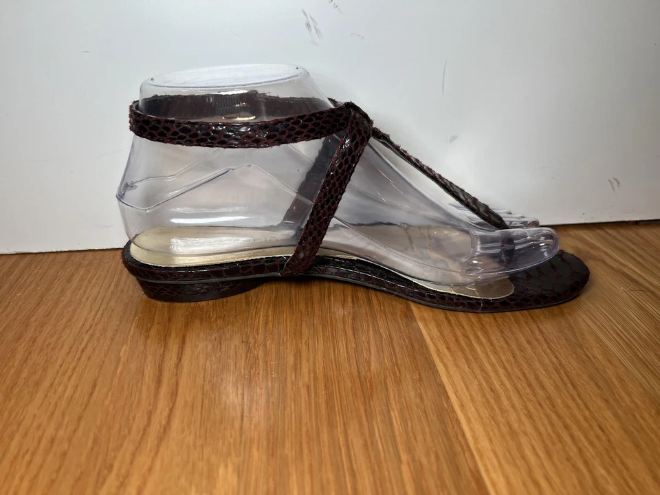 Sandalias planas Ann Marino para mujer talla 7,5 marrón cocodrilo correa en T correa para el tobillo Foto 4 de 4