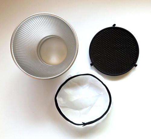 Bowens Mount 7" Reflector+Grid+Soft Sock - Excellent Mint Condition 2 Available