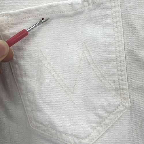 Mother NWOT women’s The Sinner frayed denim shorts whipping cream pink racer 25 - Picture 10 of 10