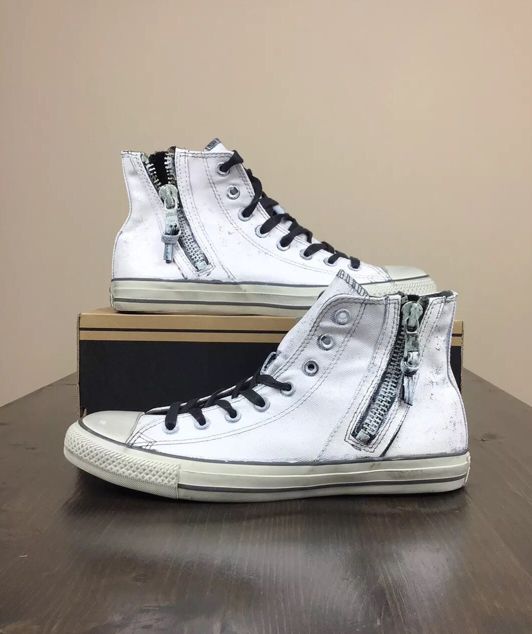 Converse X John Varvatos CTAS Side Zip Hi Painted White 153884C Uomo’s 10 190 Converse X John Varvatos CTAS Side Zip Hi Painted White 153884C Uomo’s 10 190