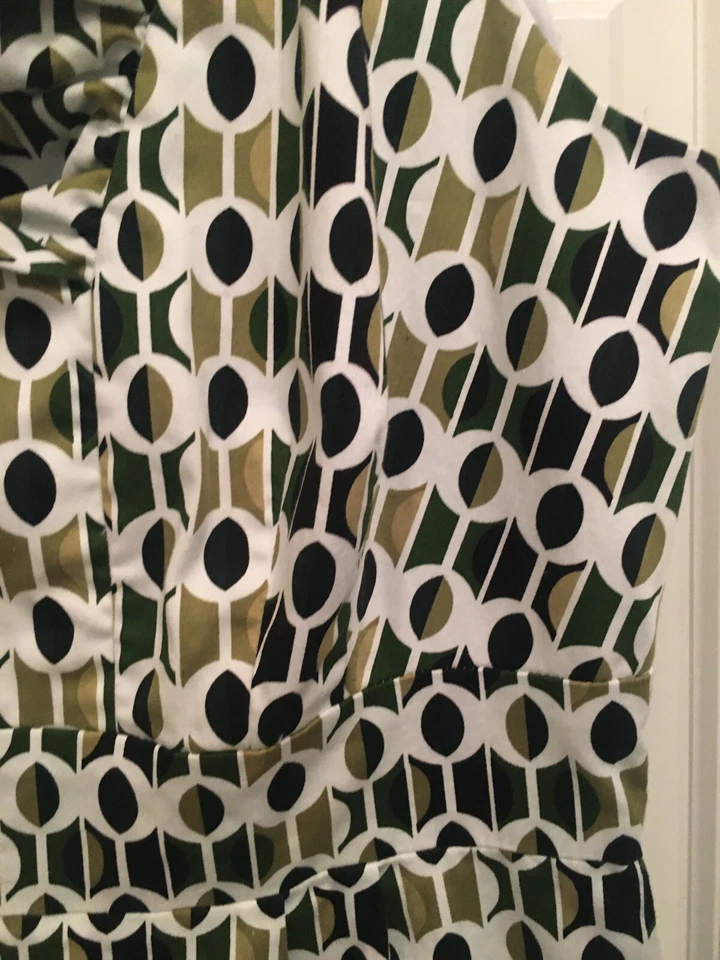 Vestido lápiz ajustado Julian Taylor cuello con volantes verde negro geométrico talla 6 ¡EXCELENTE ESTADO USADO! Foto 3 de 4