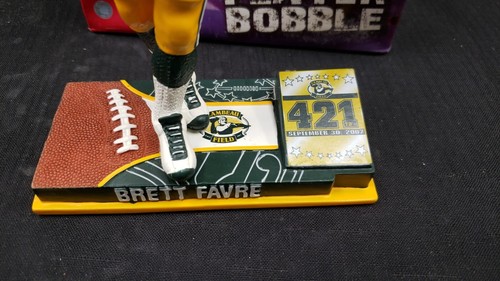 NIB BRETT FAVRE GREEN BAY PACKERS BOBBLEHEAD 421ST GAME LAMBEAU FIELD EXCLUSIVE - Picture 2 of 5