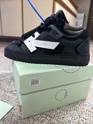 Size 8 - Off-White c/o Virgil Abloh White Black