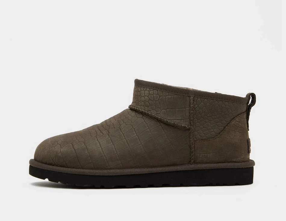 Bota UGG Classic Ultra Mini en relieve