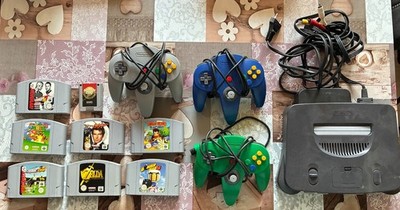 Nintendo 64 Bundle Konsole mit 3 Controllern, 7 Spielen und Memory Card