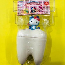 2002 Hello Kitty Sanrio Character Toothbrush Case