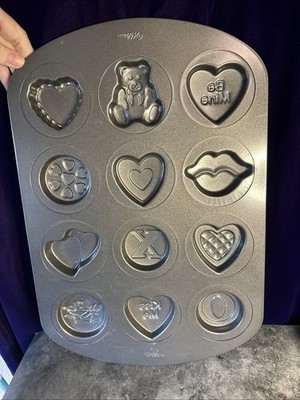 Wilton Sweetheart Valentine Cookie Cakelet Mold 12 Cavity Non-Stick Baking Pan