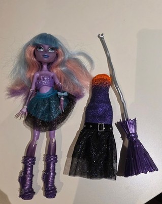 Mattel Monster High Ever after high doll  River Styxx /Kleid von Casta Fierce