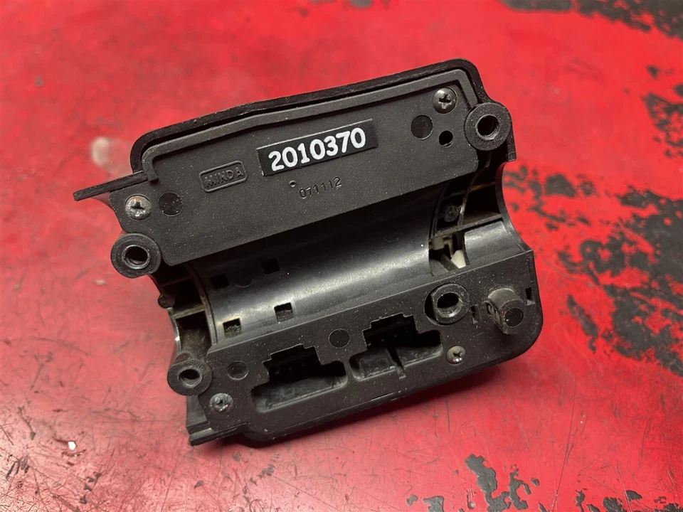 Polaris 800 Switchback Pro R 600 Rush Indy RMK Fusion 05-20 OEM Left Bar Switch - Image 3 of 3