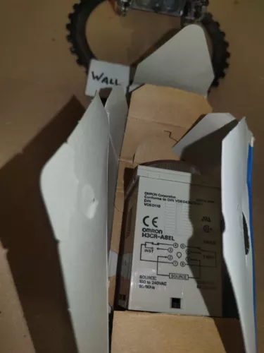 Omron H3CR-A8EL Timer =NEW IN BOX= ONE