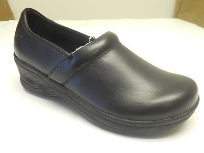 dr scholl's oil slip resistant shoes