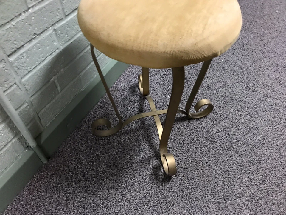 TABURETE DE TOCADOR DE TERCIOPELO DORADO MCM HOLLYWOOD REGENCY PATAS GRANDES RIZADAS ELEGANTE Foto 4 de 4