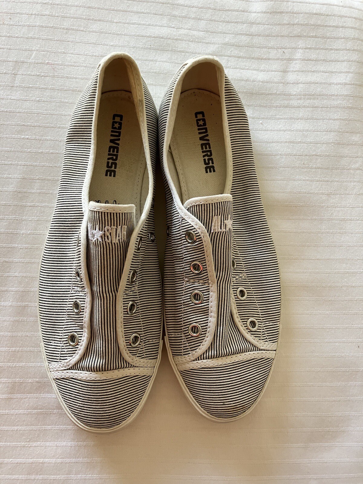 Converse All Star sneakers For Women Black & Beige Sz 9.5 Converse All Star sneakers For Women Black & Beige Sz 9.5