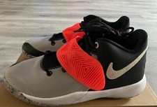 NWOB NIKE KYRIE FLYTRAP III SE GS SZ 7Y